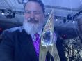 Tim Schafer sai DICE Awards -gaalassa AIAS Hall of Fame Award -palkinnon työstään videopelien parissa